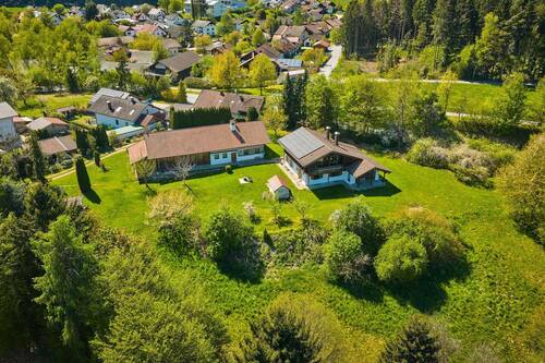 Anwesen Haselbach Ansicht oben II - Über 10.000m² Freiheit & Familienglück: Natur pur inkl. Baugenehmigung für weiteres Gebäude!