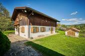 Anwesen Haselbach Haupthaus Außenansicht seitlich - 