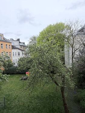 Blick vom Balkon - Etagenwohnung mit 65,60 m&sup2; in Hamburg zum Kaufen