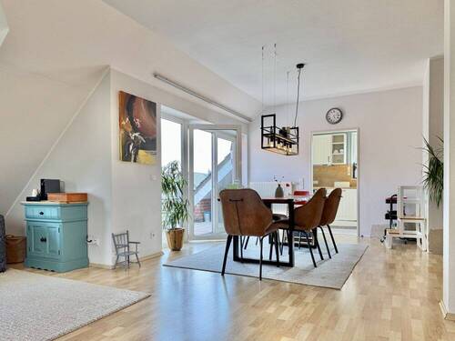 Wohn-/Esszimmer - 