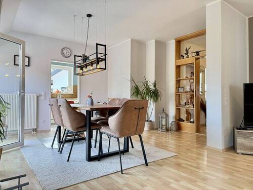 Wohn-/Esszimmer - 