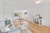 Wohnzimmer - Einziehen und wohlfühlen: neu renovierte 3-Zi mit Südbalkon und zwei Stellplätzen