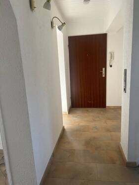 4 Flur - Etagenwohnung mit 85,00 m² in Frankfurt am Main zur Miete