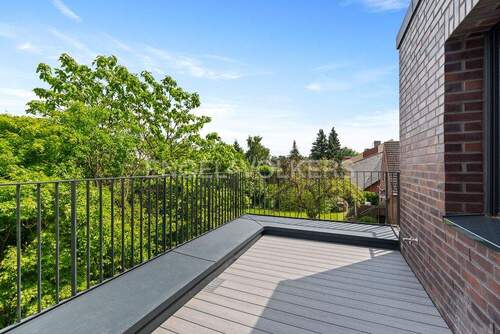 Terrasse mit Südostausrichtung und Blick ins grüne Marienthal - 3 Zimmer Etagenwohnung in Hamburg