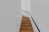 Treppenaufgang mit Echtholzparkett - 