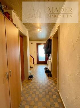 Flur EG - 7 Zimmer Mehrfamilienhaus, Wohnhaus in Steinbach am Wald / Kehlbach