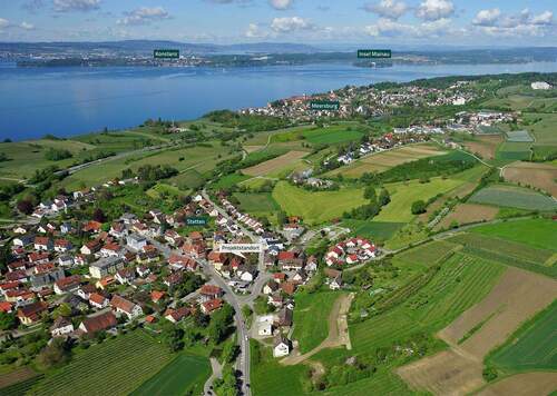 Luftbild - 4 Zimmer Mehrfamilienhaus, Wohnhaus zum Kaufen in Stetten