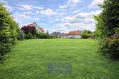 Grünes Grundstück in Vorstadtidylle - 