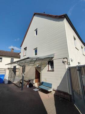 Hauseingang - 4 Zimmer Einfamilienhaus in Großostheim