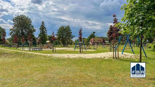 Wenige Schritte bis zum Spielplatz - 