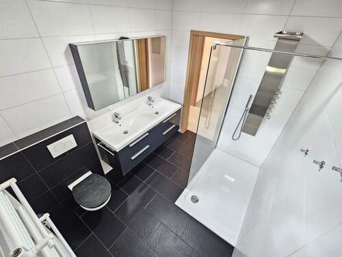 Modernes Bad - Etagenwohnung mit 107,00 m&sup2; in Rödental zum Kaufen