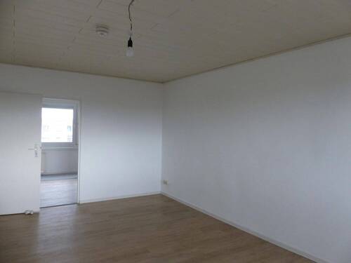 Wohnzimmer - Etagenwohnung mit 57,00 m&sup2; in Oschatz zur Miete