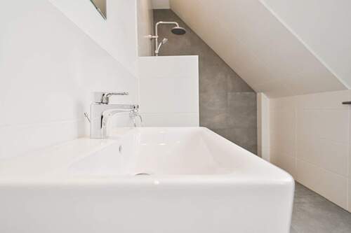 Bad mit ebenerdiger Dusche - 