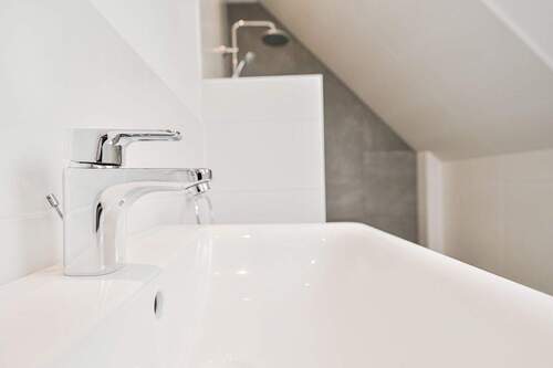 Badezimmer mit ebenerdiger Dusche - 