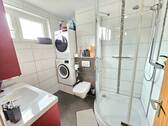 Tageslicht-Bad mit Dusche & WC & Waschmaschinenanschluss - 