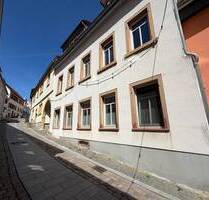 EUPORA® Immobilien: Mehrfamilienhaus mit Innenhof im Zentrum von Kirchheimbolanden.