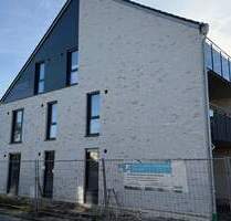 Neubauwohnung OG rechts - 1.075,00 EUR Kaltmiete, ca. 89,80 m² Wohnfläche in Harsewinkel (PLZ: 33428) Neubauwohnung OG rechts - 1.075,00 EUR Kaltmiete, ca. 89,80 m² Wohnfläche in Harsewinkel (PLZ: 33428)