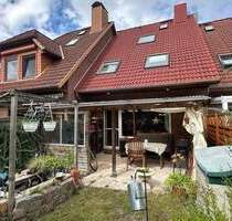 Solides Reihenmittelhaus mit ausgebautem Spitzboden und Keller in familienfreundlicher Lage - Rellingen