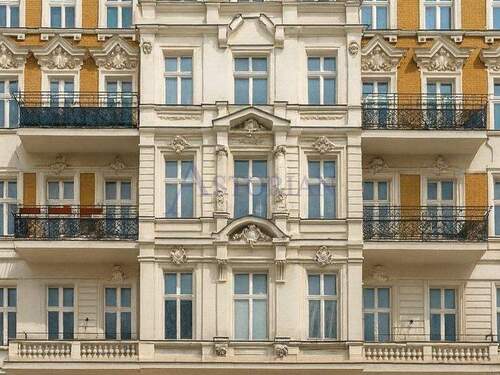 Gebäudefrond Ausschnittt - Representative 4-Zimmer Wohnung in gefragter Lage nahe Winterfeldplatz