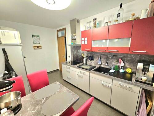 ... inklusive moderner Einbauküche - Etagenwohnung mit 67,00 m&sup2; in Coburg zum Kaufen