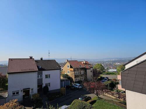 Aussicht von der Dachterrasse - schöne 3,5 Zimmer-Wohung im Dachgeschoss mit Dachterrasse, Aussicht und Garage