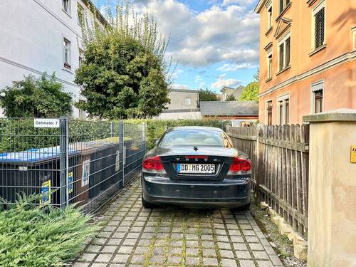 eigener PKW-Stellplatz - 