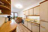 Küche mit Terrassenzugang - 3 Zimmer Etagenwohnung in München
