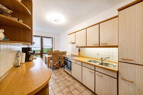 Küche mit Terrassenzugang - 3 Zimmer Etagenwohnung in München