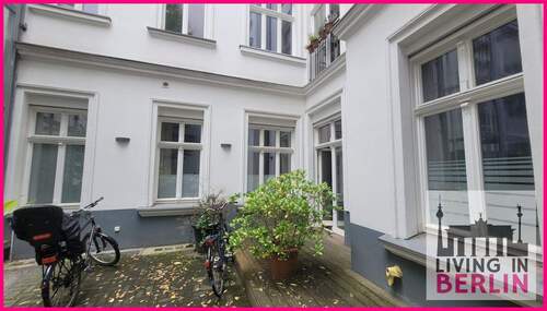 Ansicht Hofseite - Altbau-Optik und moderne Ausstattung - top Wohnung sucht Sie!