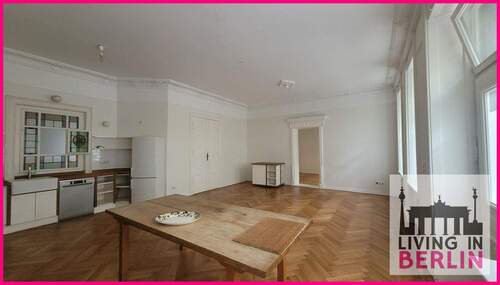 Wohnzimmer mit offener Küche - 