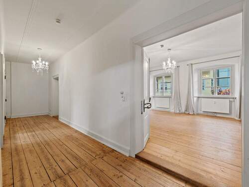 Flur mit Blick ins Wohnzimmer - Etagenwohnung mit 84,00 m&sup2; in Konstanz zum Kaufen