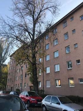 Straßenansicht links - 