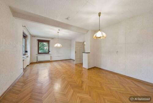 Blick ins Wohnzimmer (Möblierung wurde mit KI retuschiert) - 