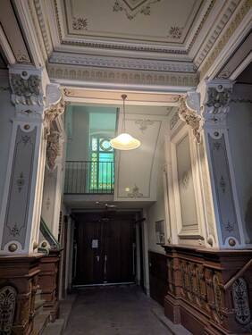 Durchfahrt mit Blick zum Hoftor - 