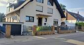 Straßenansicht/sep. Wohnungseingang - 4 Zimmer Etagenwohnung in Bad Vilbel