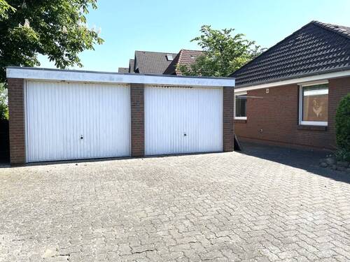 Garagen und Stellplätze - 