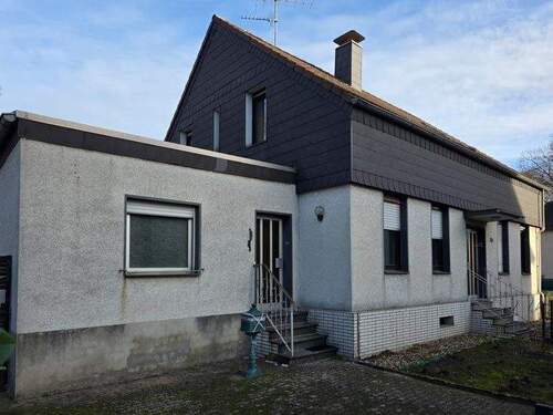 Strassenansicht Anbau - 8 Zimmer Mehrfamilienhaus, Wohnhaus in Oberhausen