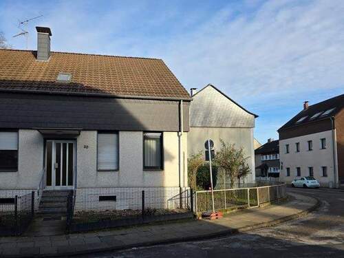 Strassenansicht Altbau - 