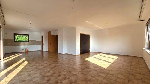 Wohn-/Essbereich EG - 7 Zimmer Mehrfamilienhaus, Wohnhaus in Mühlacker-Lienzingen