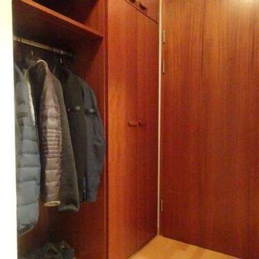 schlichte Maßgarderobe - 