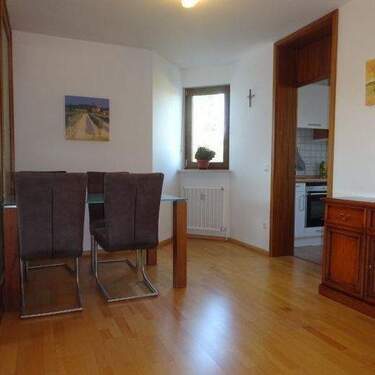 Blick Richtung Essbereich und Küche - 