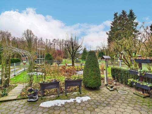 Garten - Doppelhaushälfte mit 245,00 m&sup2; in Eslohe zum Kaufen