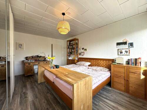 Schlafzimmer mit… - 