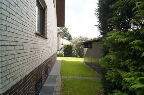 Ansicht mit Schuppen - 