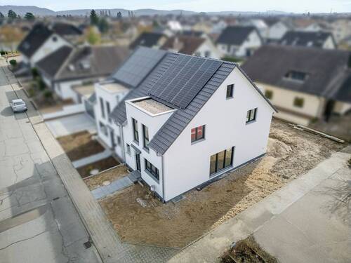 Hausansicht - 5 Zimmer Doppelhaushälfte zum Kaufen in Stutensee