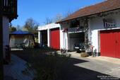 Eingang + 4 Garagen - 