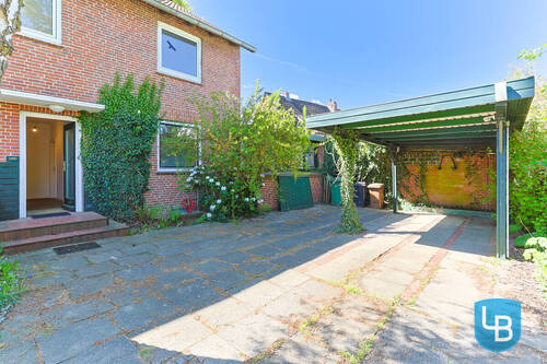 Carport vor dem Haus - 