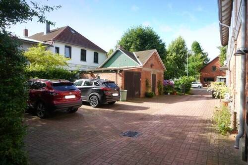 Haus Stellplätze.jpg - 2 Zimmer Mehrfamilienhaus, Wohnhaus zum Kaufen in Hemmoor