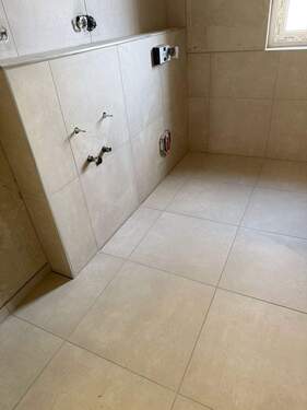 .. modernes Bad mit begehbarer Dusche ! - 