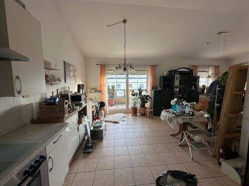 Blick vom Flur zum Balkon über den Essplatz.jpeg - 